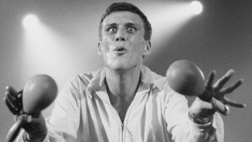 Bez in Conversation – The Nine Lives of a Happy Monday