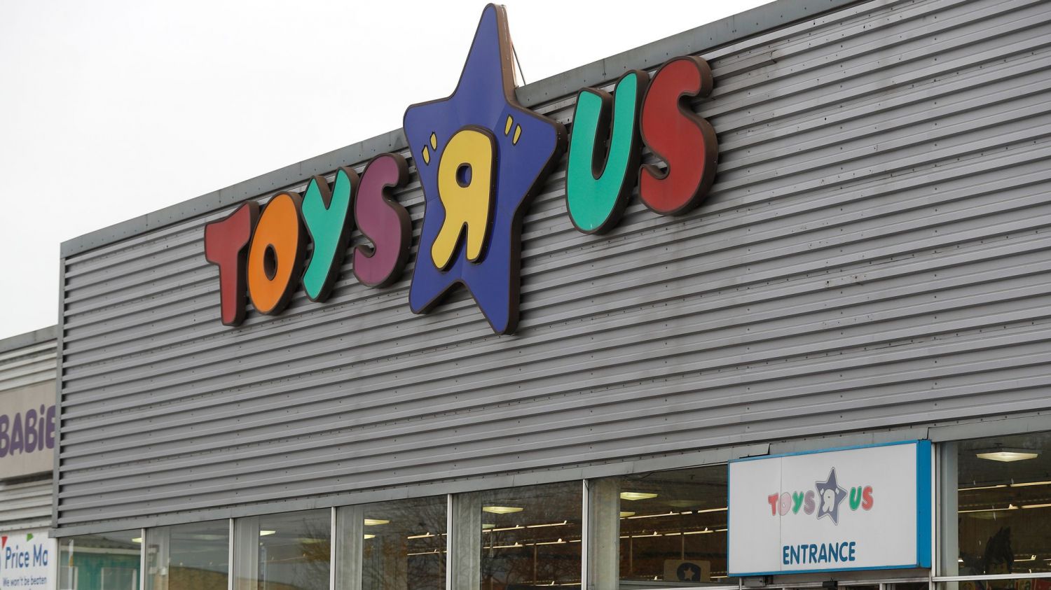 Creative Outlooks - Toys 'R' Us - A Child's Toy Land Paradise